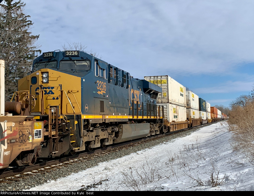 CSX 3236 on I004